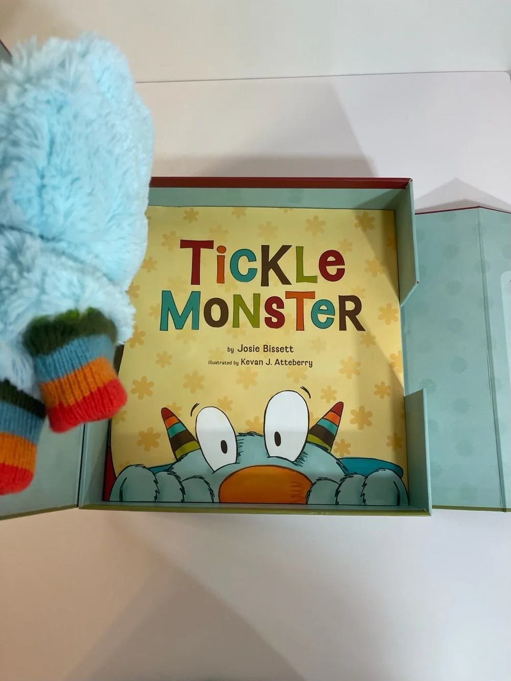 New Tickle Monster Laughter Kit Tickle Mitts by Josie Bissett English Hardcover